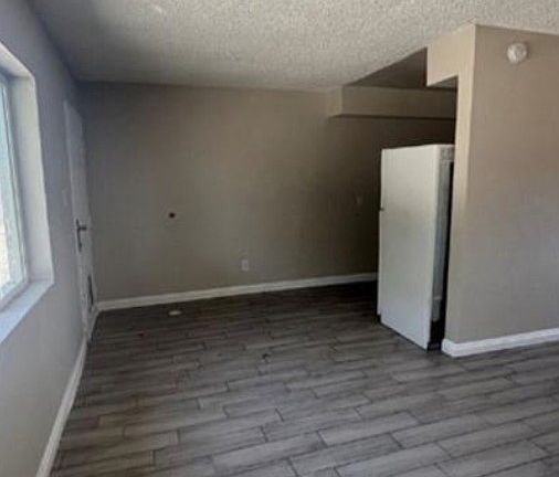 5th image of 718 W Wilson Ave