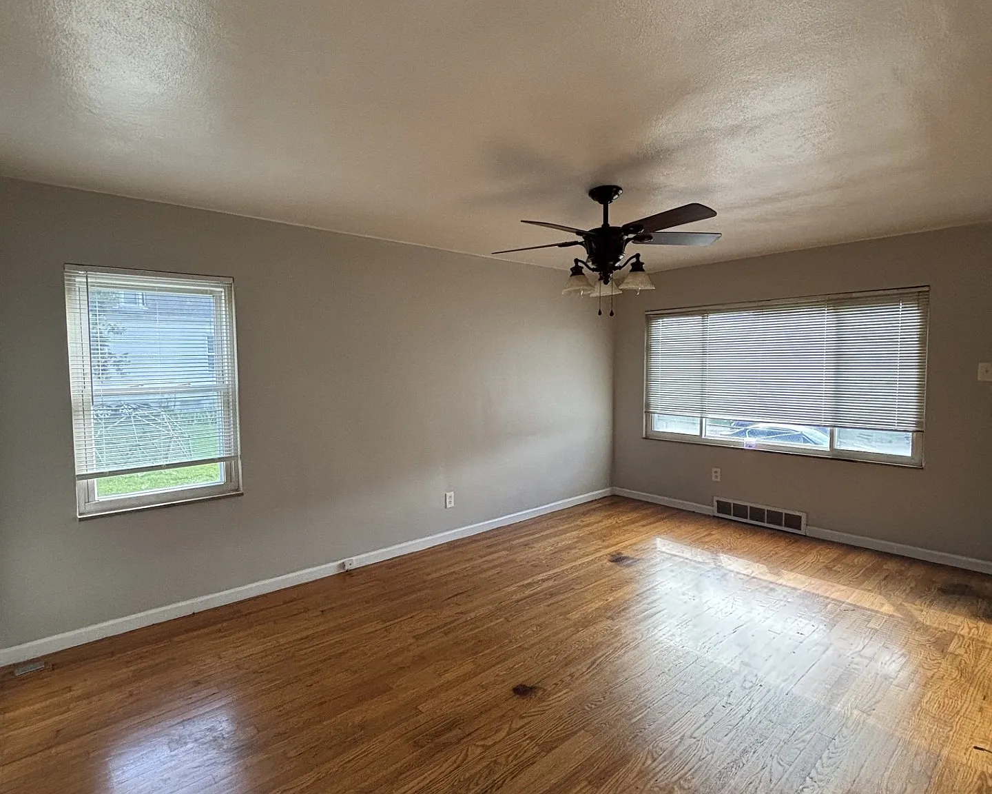 2 bed, 950 sqft, $1,575 — Photo 2