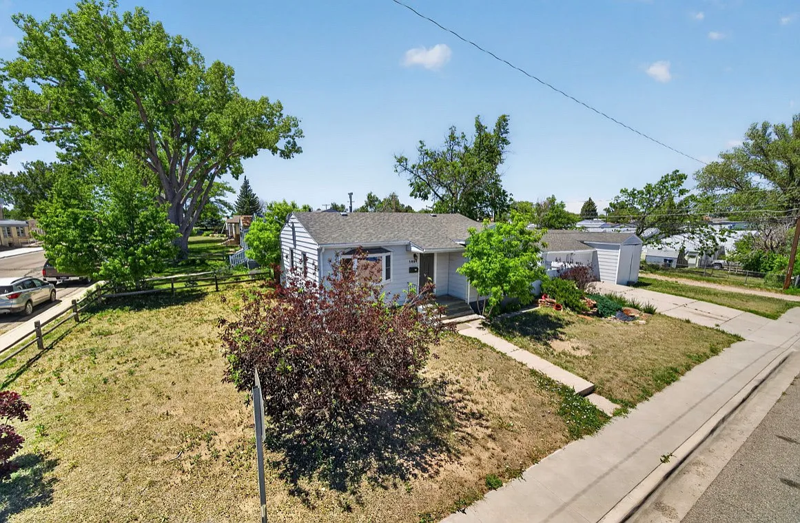 4 bed, 1300 sqft, $2,300 — Photo 3