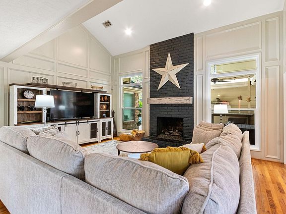 5th image of 16119 Maplehurst Dr