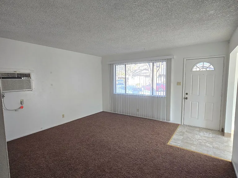 1915 Celeste Ct #B — Photo 4