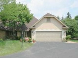 14 Pine Tree Ln, Burr Ridge, IL 60527