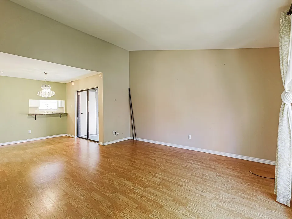 3100 Walnut Bend Ln #422
