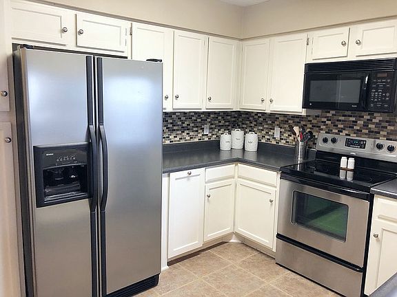 4th image of 3636 Greenacres Place Dr APT 11