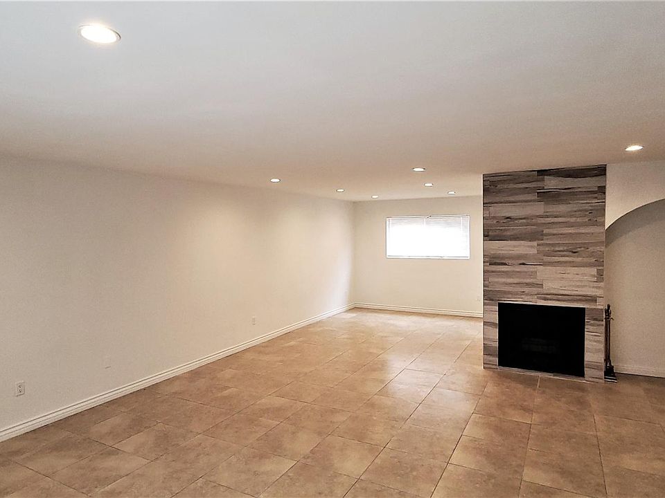 1st image of 21900 Roscoe Blvd