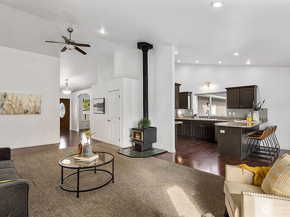 5th image of 16911 Flume Road SE