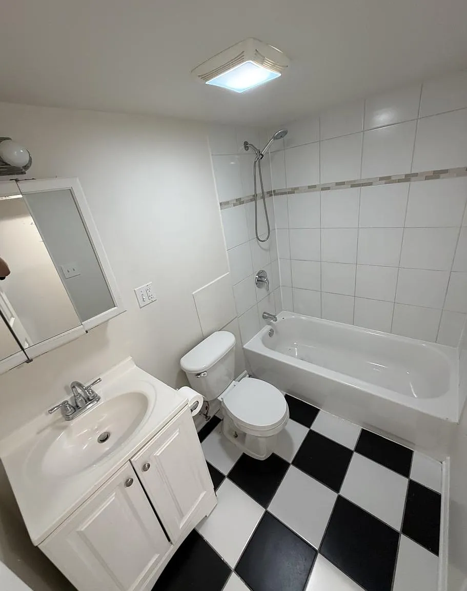 2230 North Lockwood Avenue #GDN — Photo 3