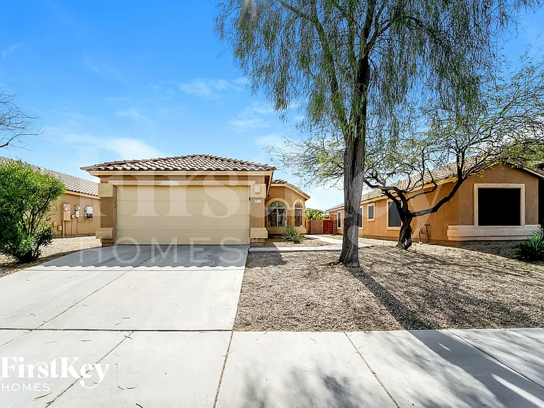 8711 N Moonfire Dr — Photo 1