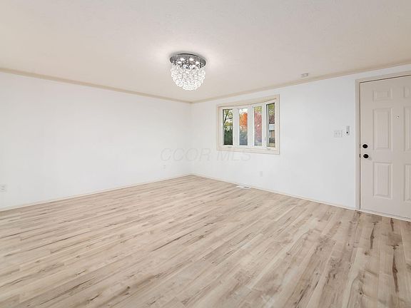 5th image of 1325 Carlyle Dr