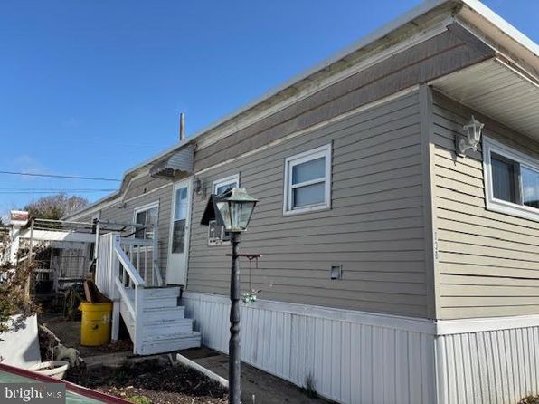 130 Strand Ave, Sicklerville, NJ 08081