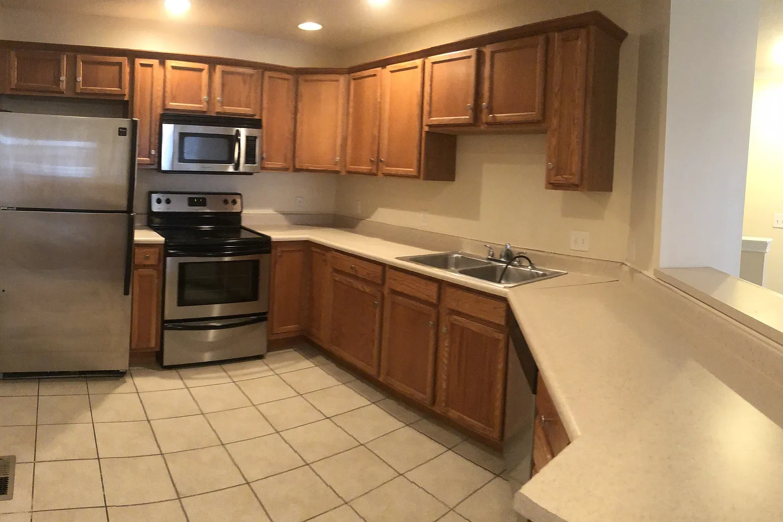 Coming Soon: 3 Bedroom/2.5 Bathroom Townhome Located At 1471 Autumn Oak St. In Greenwood, In. — Photo 4
