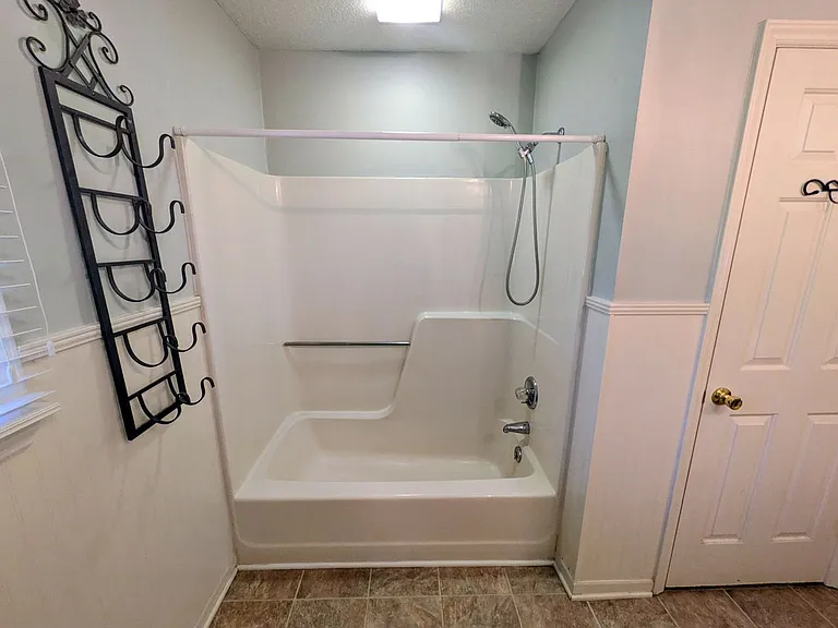 6913 Crandall Ct — Photo 11