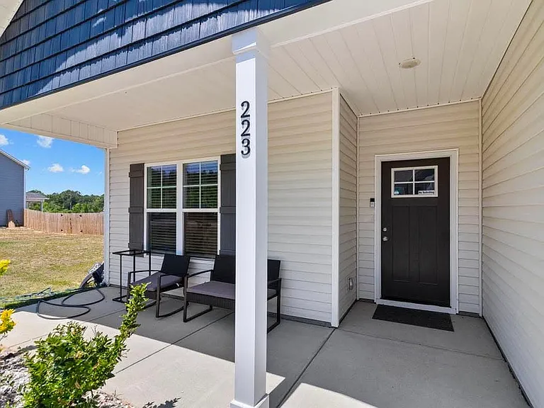 223 Collier Gate St — Photo 4