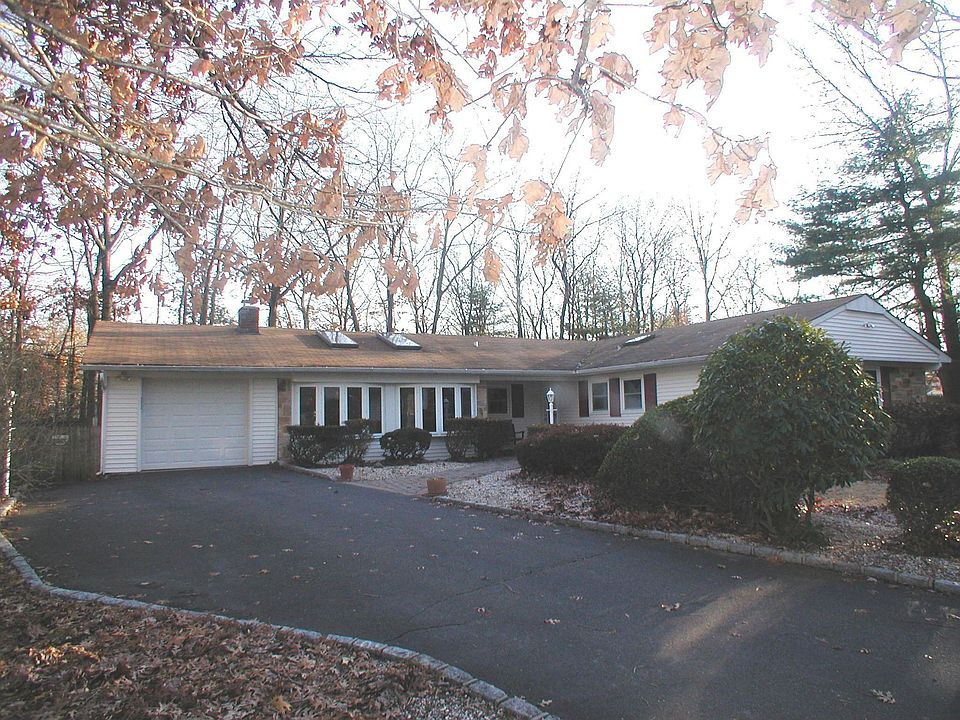 1st image of 6 Sanford Ln