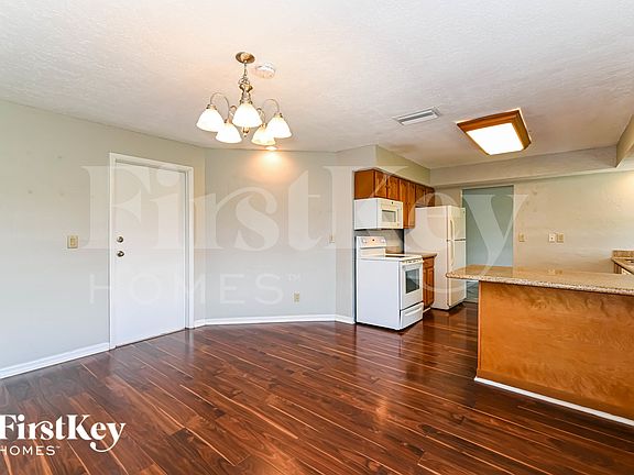 5th image of 901 SE 17th Ter