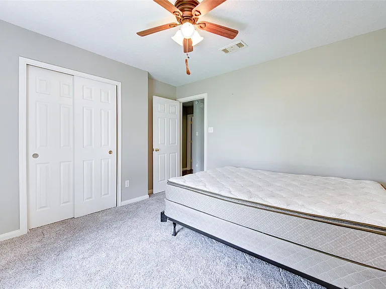 7302 Greenwood Point Dr — Photo 22