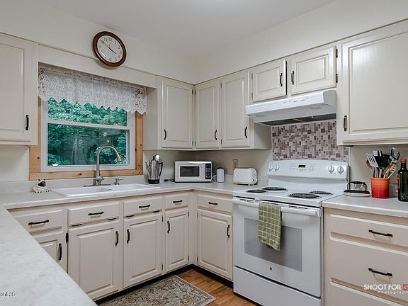 4th image of 2895 E White Lake Dr