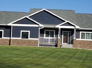 2883 Corral Ln, Vermillion, SD 57069