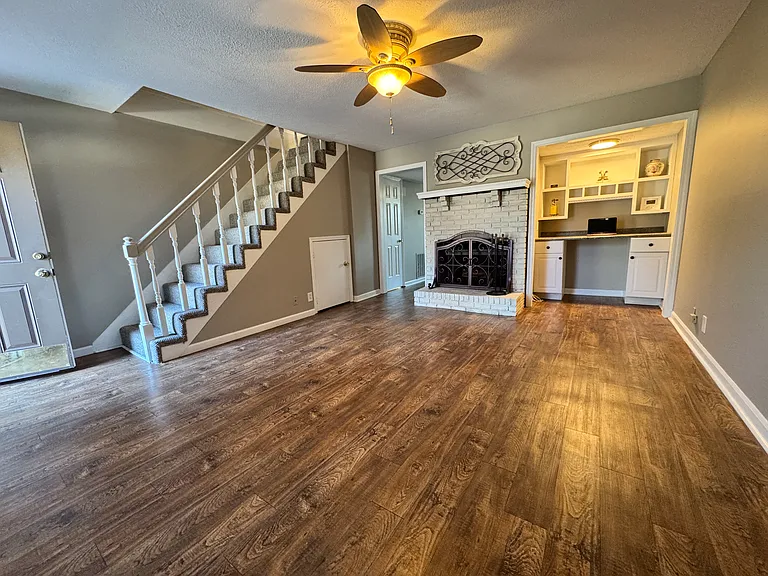 Hardwood Floors through-out
Wood Burning Fireplace
Separate office area.