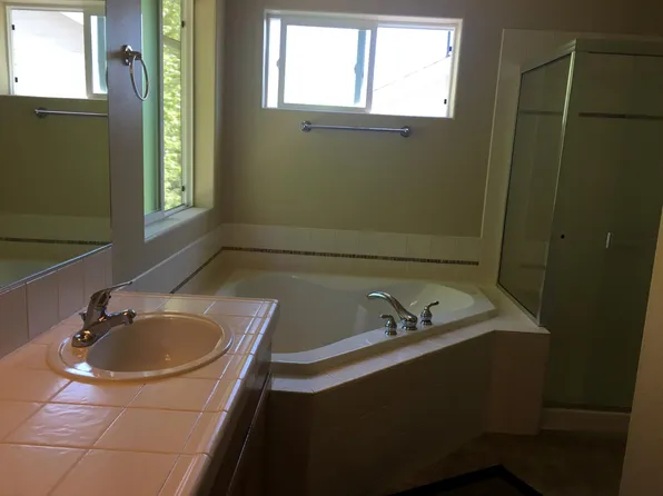 12022 SE 186th St, Renton, WA 98058