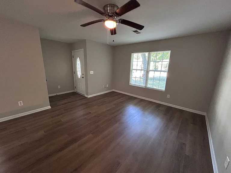 2318 Purdy Ave — Photo 11