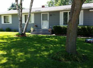 1440 Country Club Ct, Platteville, WI 53818