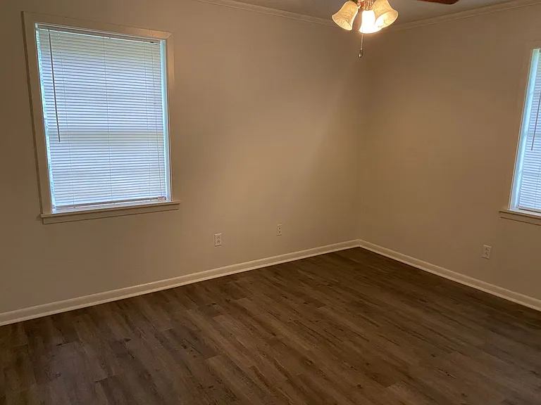 106 Hillcrest Rd — Photo 3