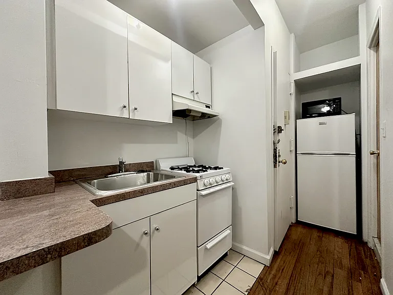 709 9th Ave #3FN — Photo 4