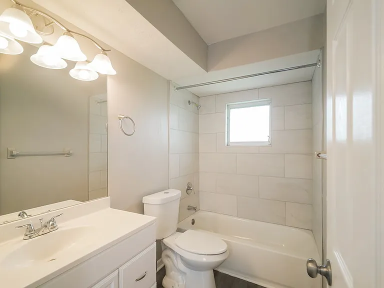 706 SW 11th St — Photo 15