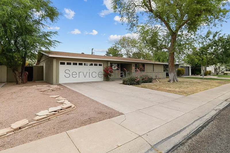 4 bed, 2.0 bath, 2000 sqft, $3,850 — Photo 2