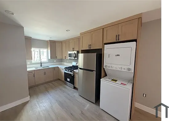 2 bed, 1000 sqft, $2,700 — Photo 3