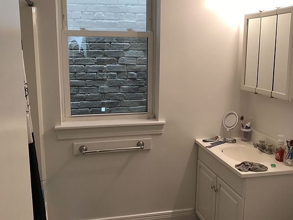 4th image of 77 W McMillan St #2