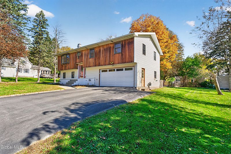 2nd image of 34 Pine Avenue