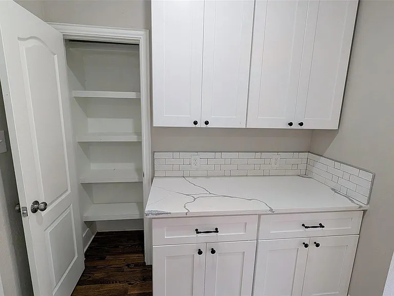 1133 W Gray St — Photo 13