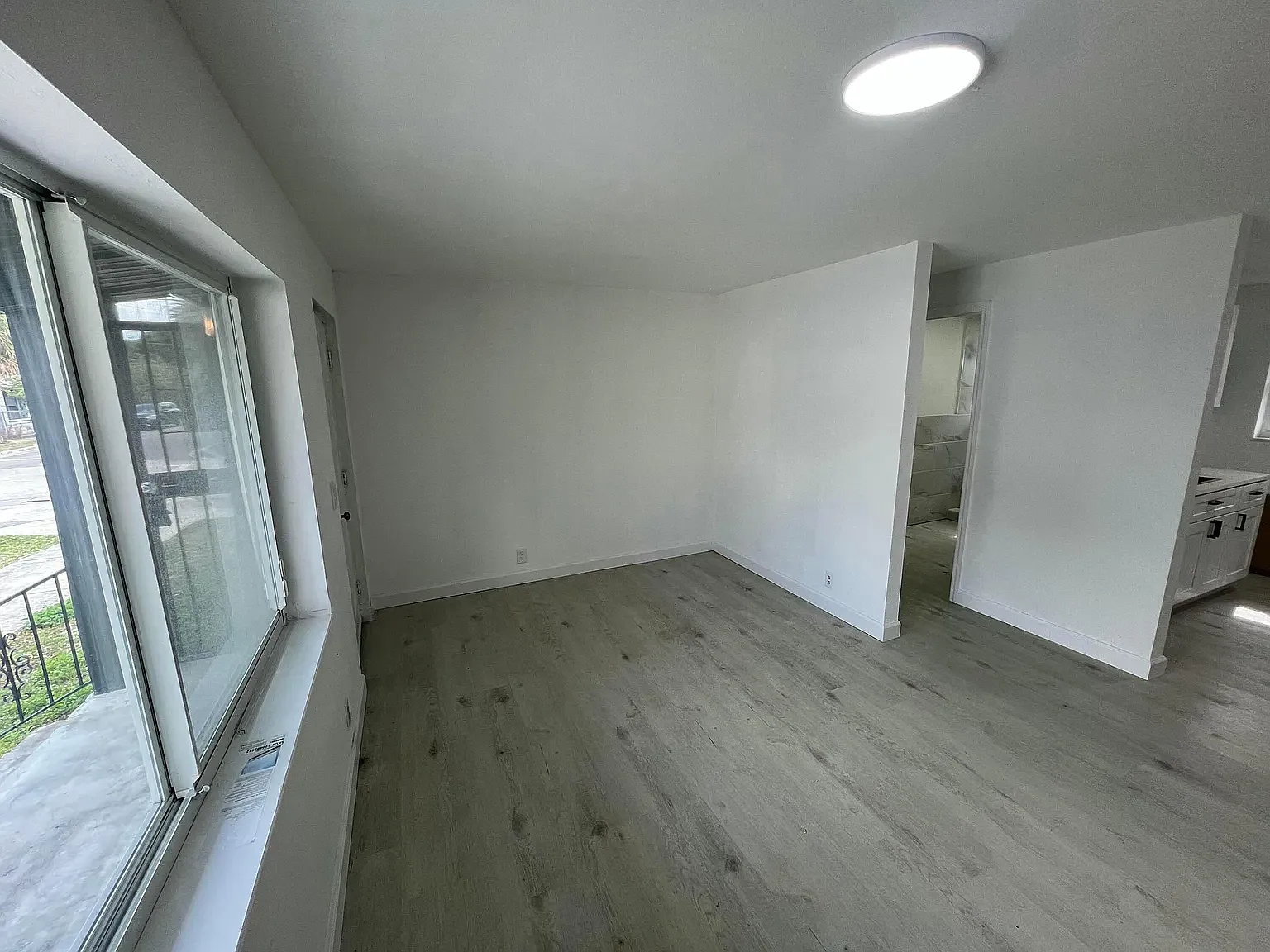 2 bed, 720 sqft, $2,100 — Photo 2