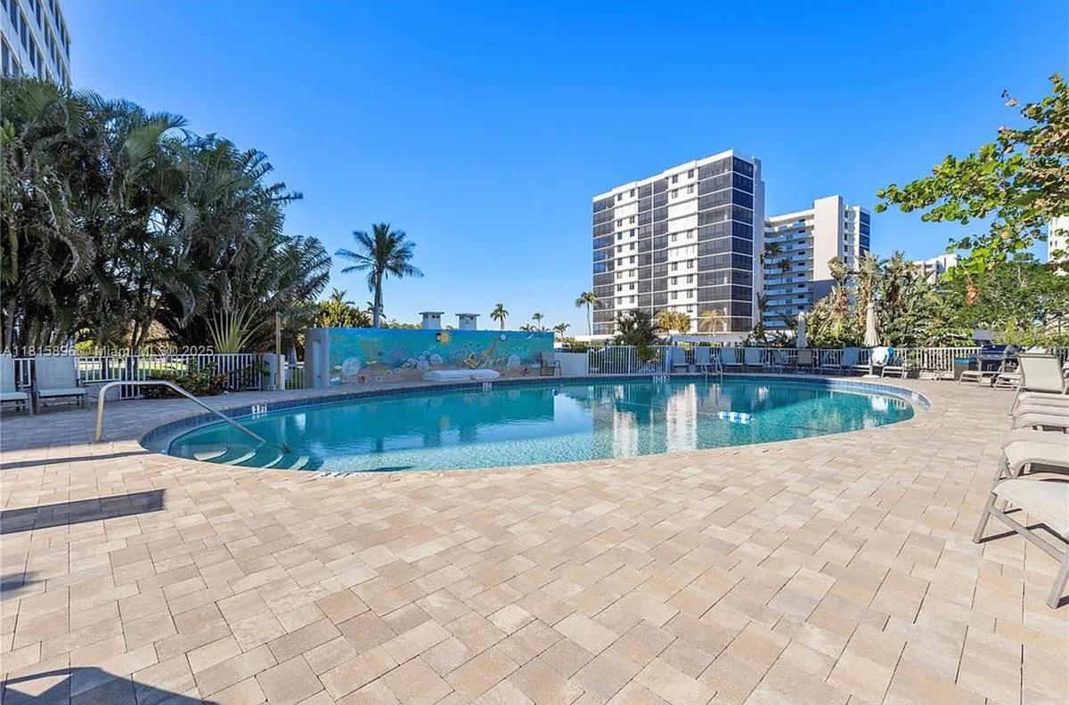 Building Photo - 5 Bluebill Ave #203