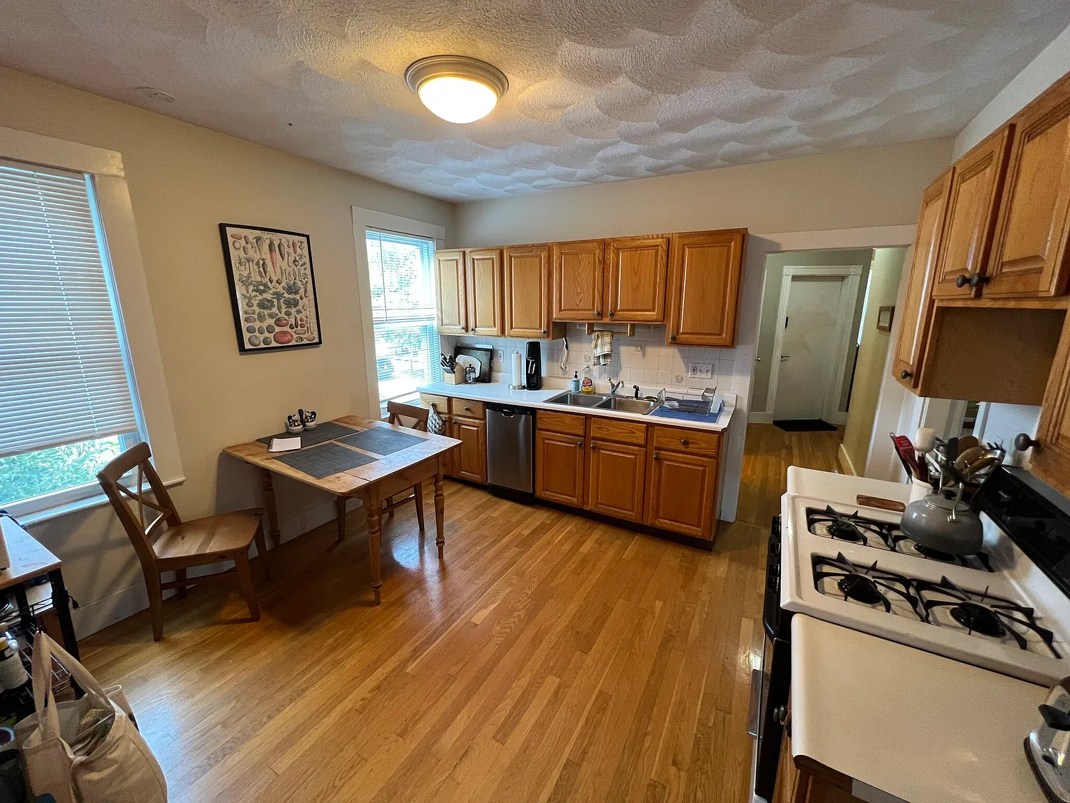 2 bed, 1000 sqft, $3,800 — Photo 2