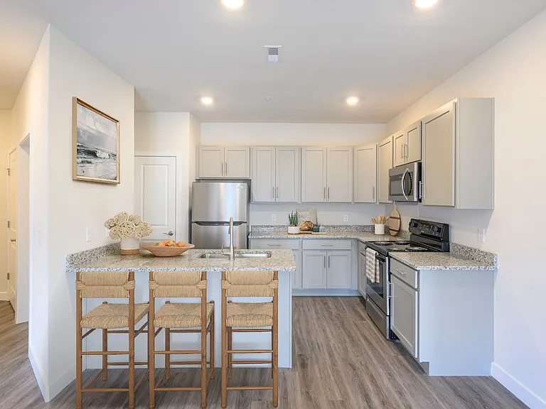 Riverside Apartments — Photo 1