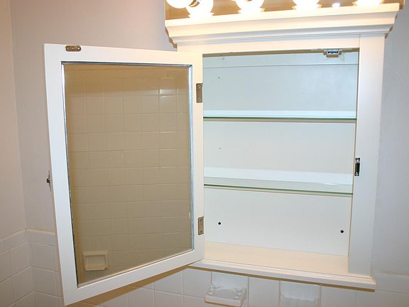 2nd image of 527 Bloomfield Ave APT C3