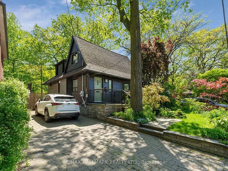 35 Benlamond Ave — Photo 1