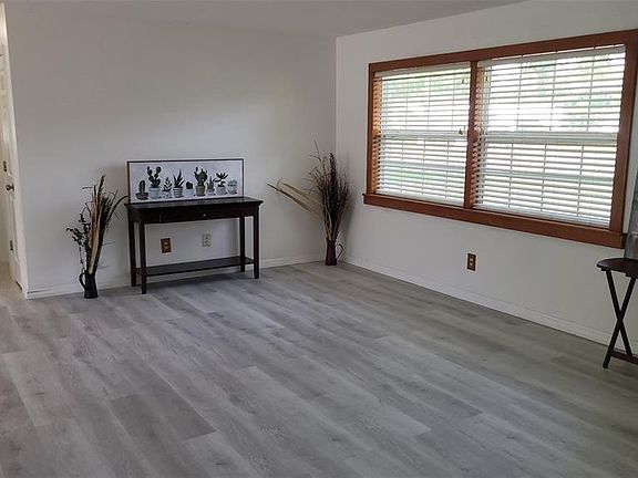 3rd image of 2997 Brookfield Dr
