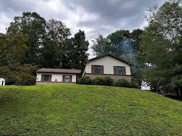 112 Edgewood Dr, Belington, WV 26250