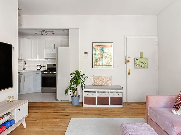 2nd image of 344 De Graw St #2D