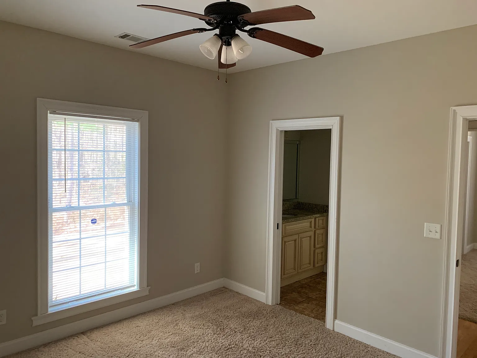 5 bed, 3510 sqft, $3,000 — Photo 4