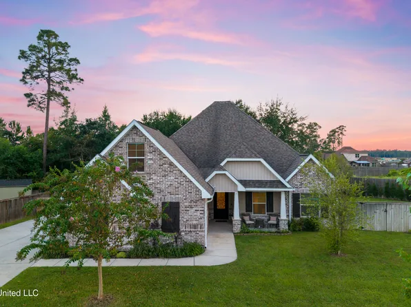 5807 Sylvester St, Ocean Springs, MS 39564
