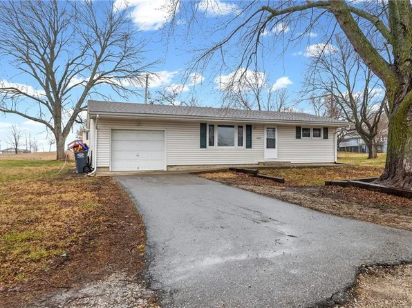 2409 N 155th St, Basehor, KS 66007