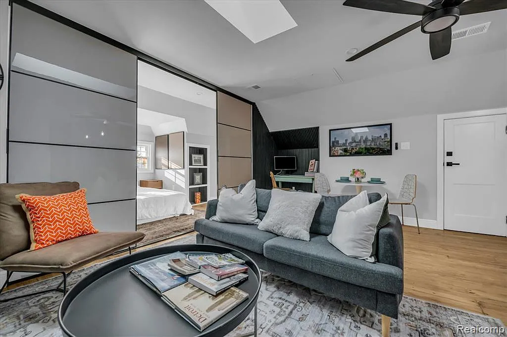 1 bed, 1.0 bath, 700 sqft, $1,650 — Photo 3