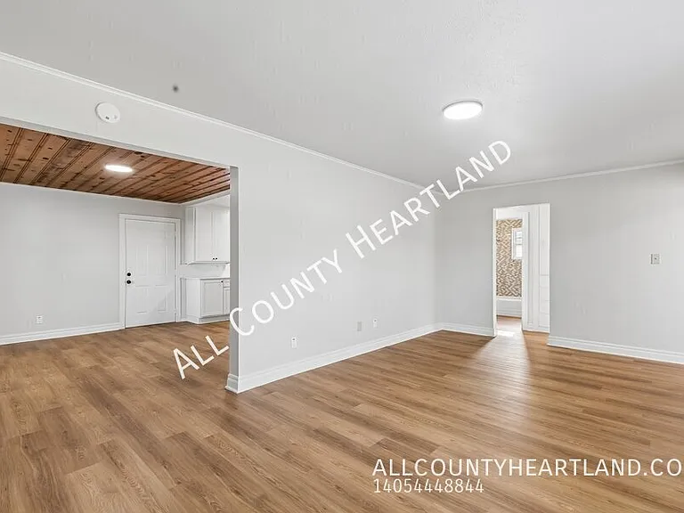 2145 NW 32nd St — Photo 3