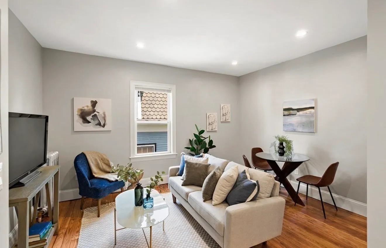 3 bed, 1100 sqft, $3,299 — Photo 4