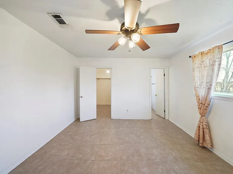 521 Gardenia St — Photo 7